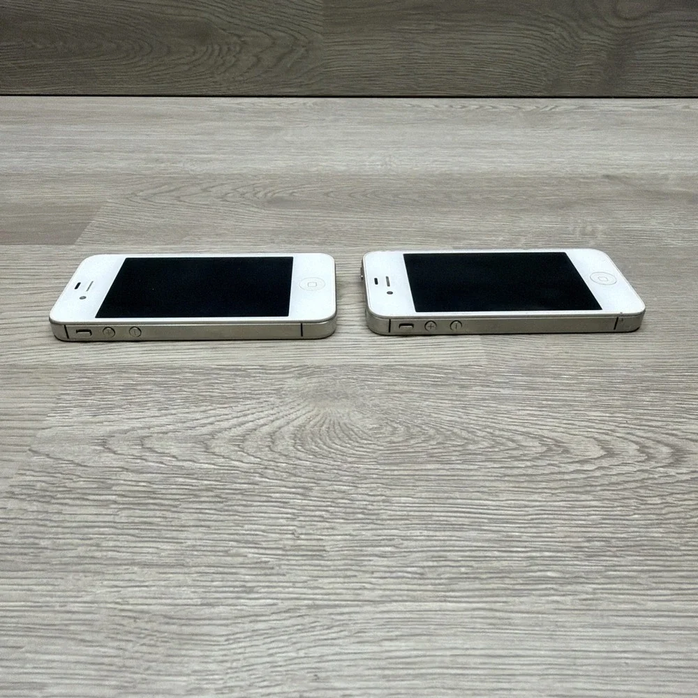 Apple iPhone‎ 4S Model A1387 White Untested FOR PARTS OR REPAIR Lot Of Two